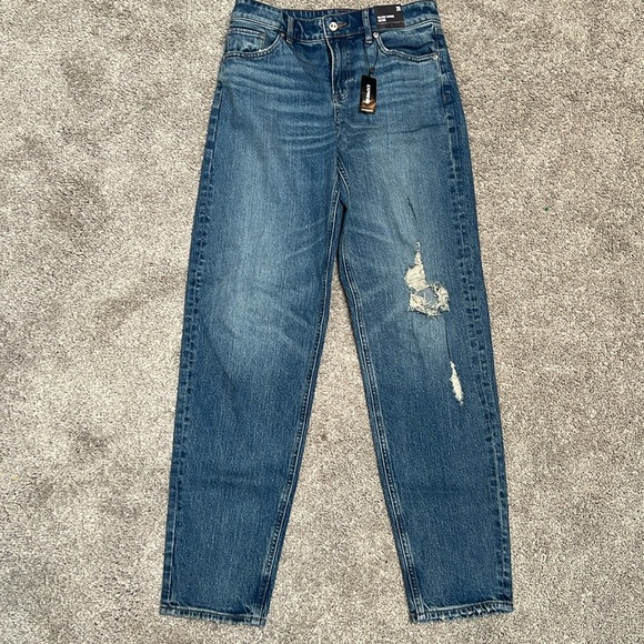 NWT Express Mid Rise Medium Wash Ripped Baggy Tapered Jeans - Picture 3 of 4
